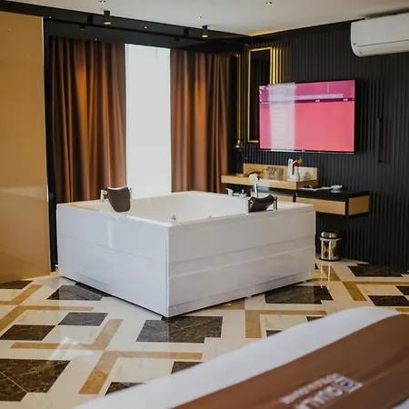 Quala & Lounge فندق أكساراي