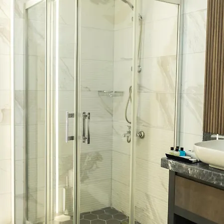 Quala & Lounge * أكساراي