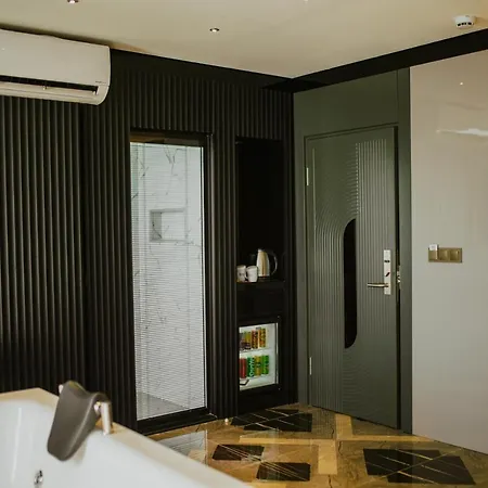 Quala & Lounge Hotel